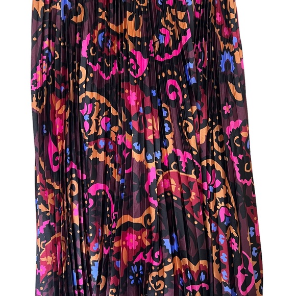 Ann Taylor Paisley pleated midi skirt size 0. Side zipper with hook & eye. - Picture 5 of 11